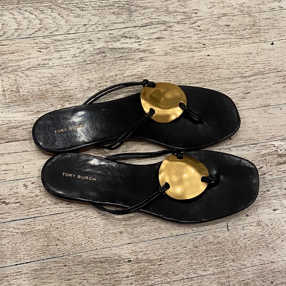 Tory Burch Patos Black goat Leather Thong Sandals with Gold Disc 10Guc - Picture 4 of 10